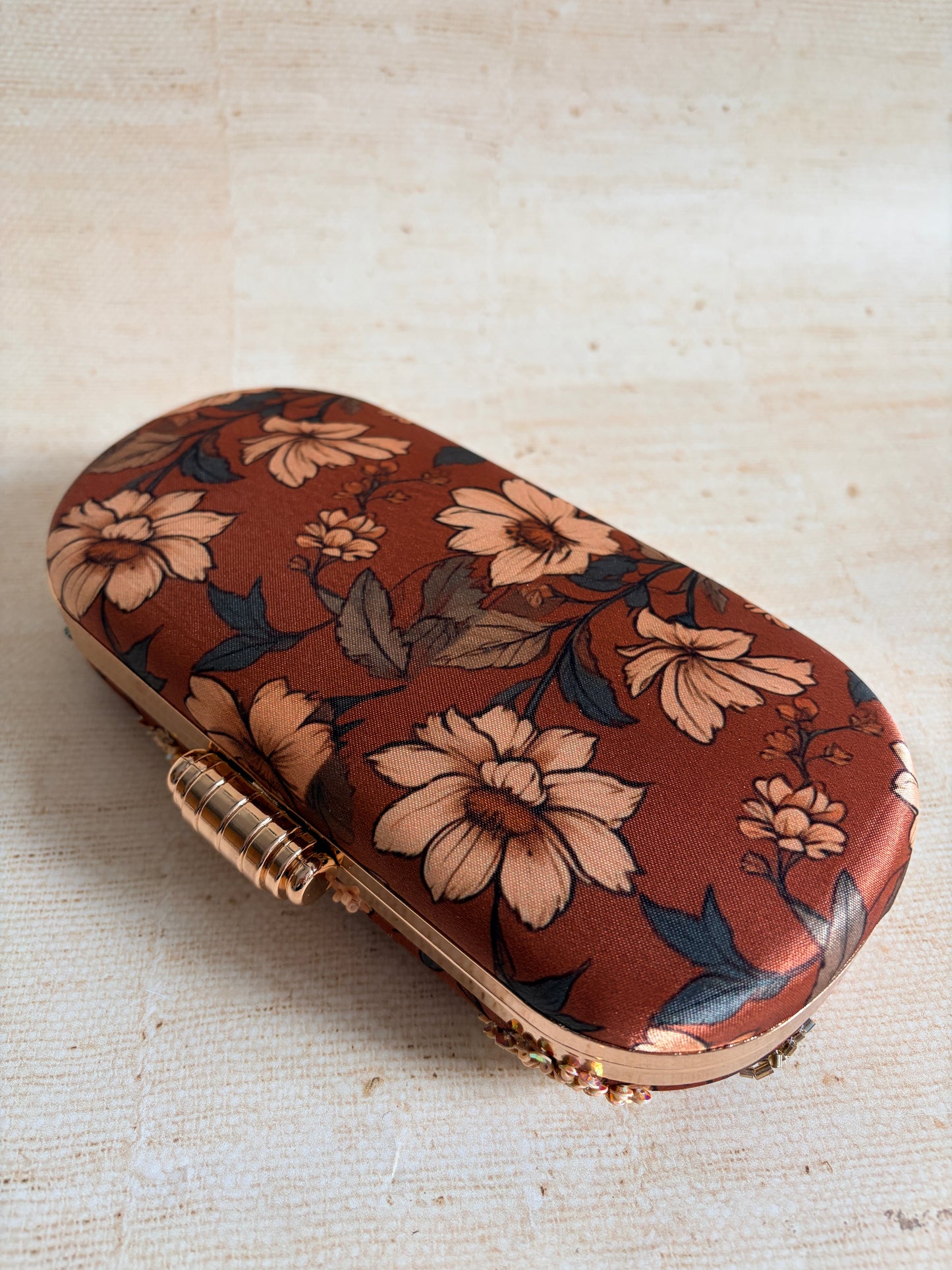 Daisy Floral Oval Clutch (ST1227)