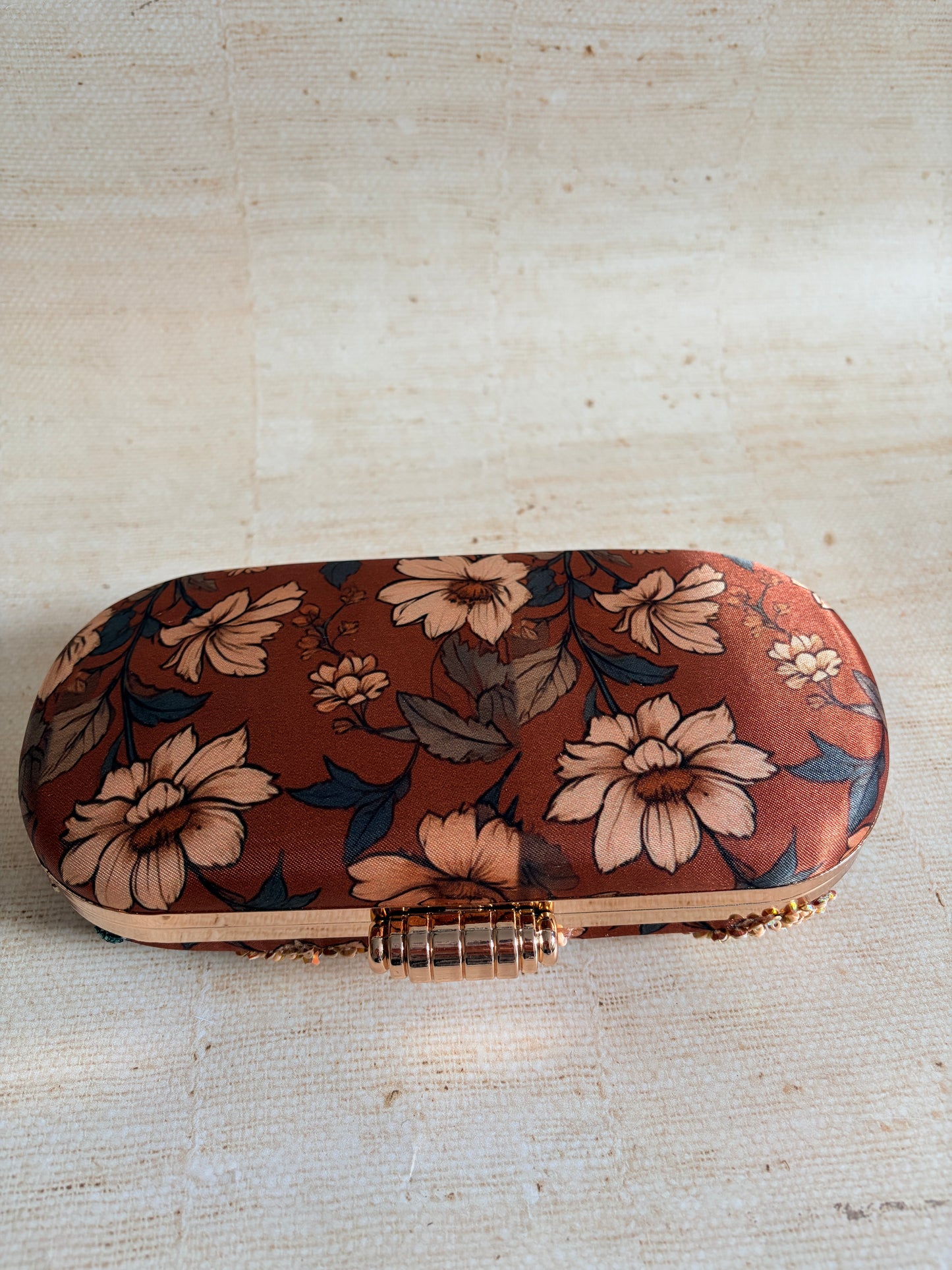 Daisy Floral Oval Clutch (ST1227)
