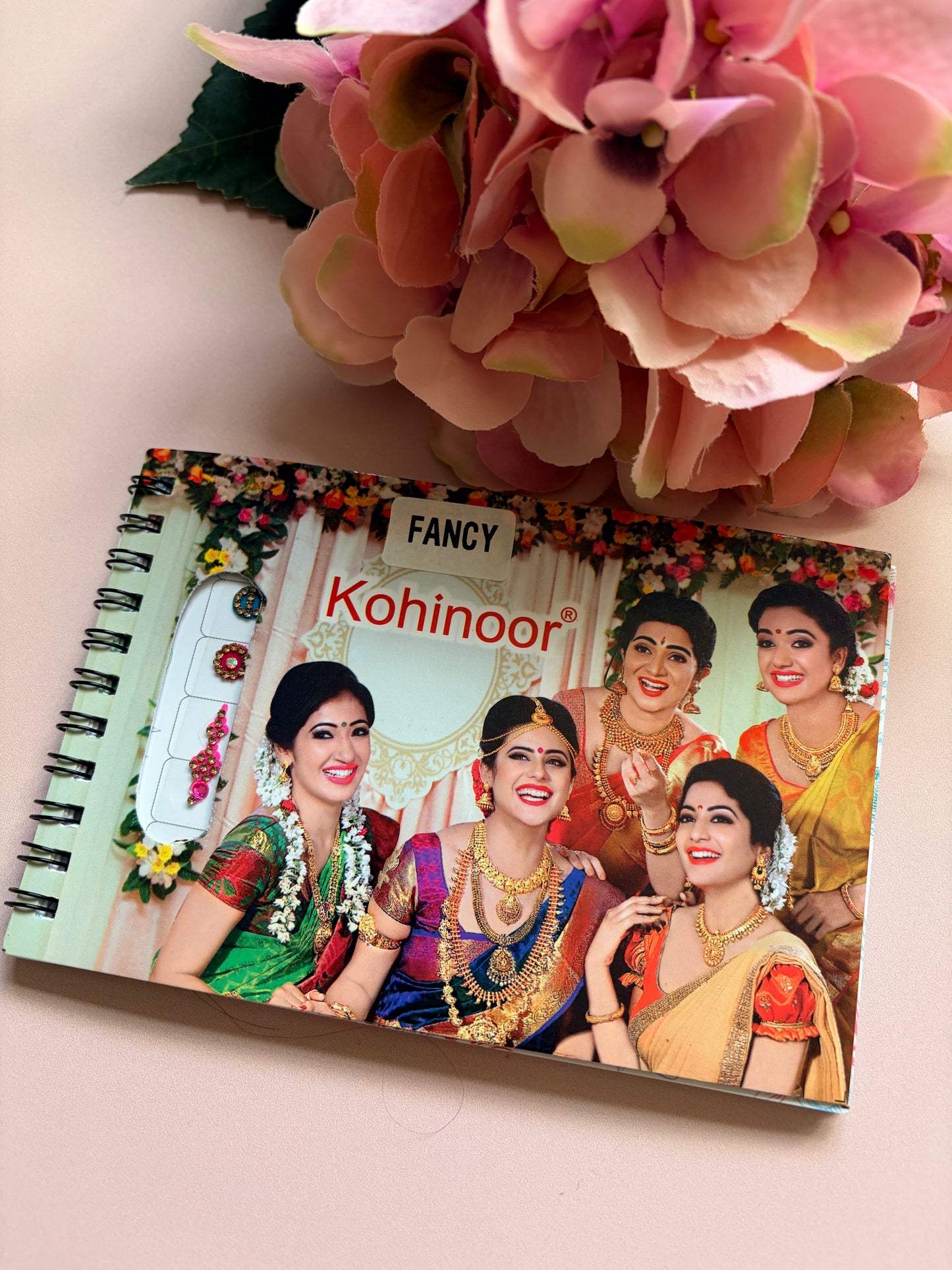 Assorted Designs 5 Page 250 Bindi Booklet (ST1249)