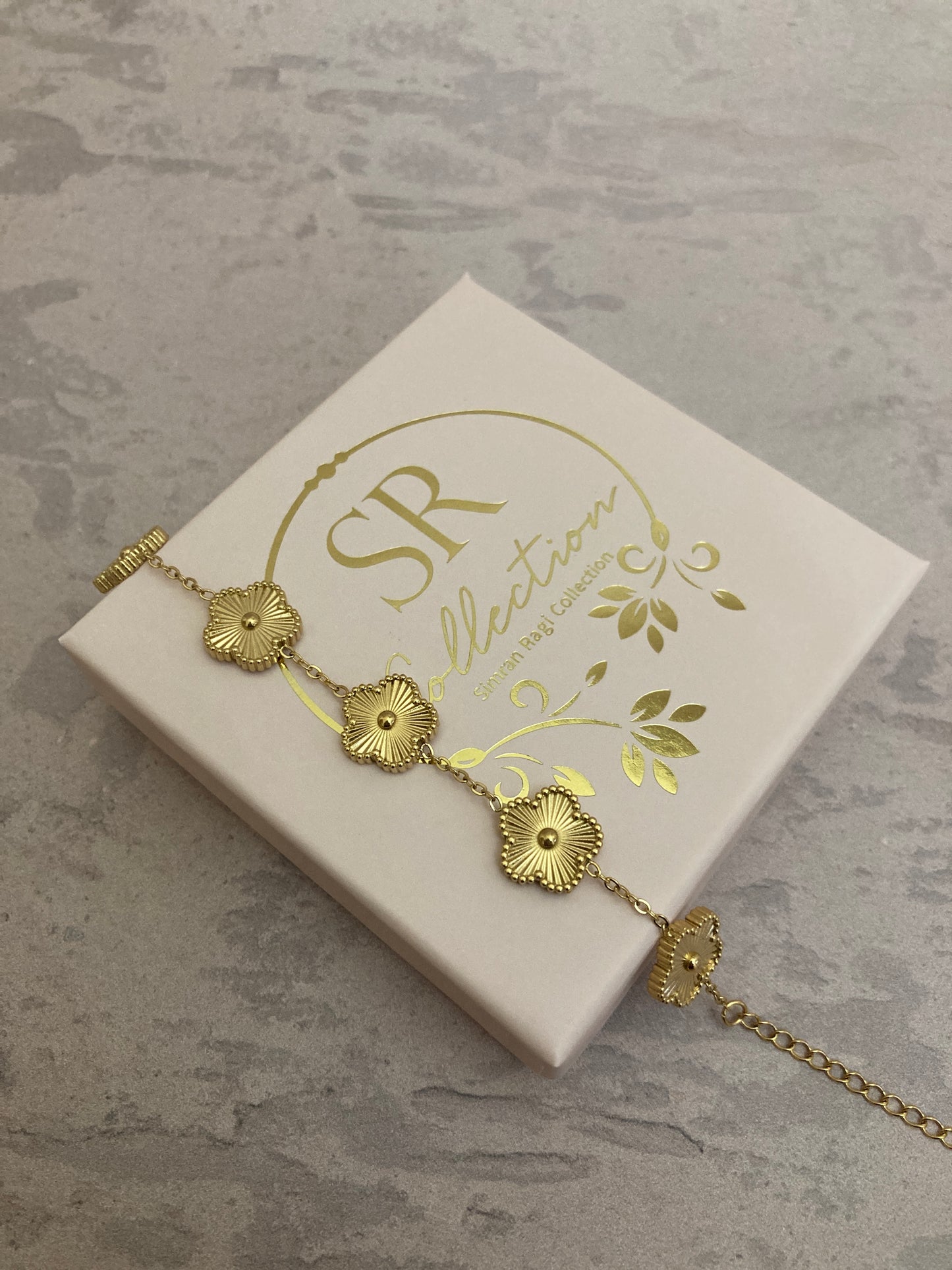Gold 5 Leaf Clover Bracelet (ST813)
