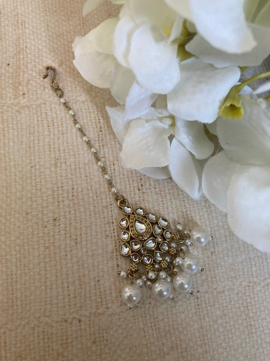 Antique Gold Kundan And Pearl Tikka (ST1040)