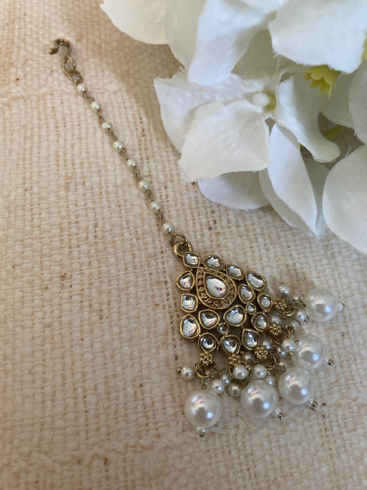 Antique Gold Kundan And Pearl Tikka (ST1040)