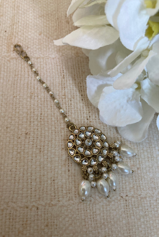 Antique Gold Kundan And Pearl Tikka (ST1041)